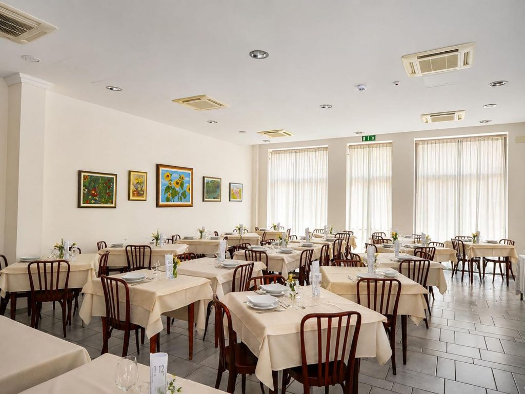 Image - "Salle à manger spacieuse et climatisée"